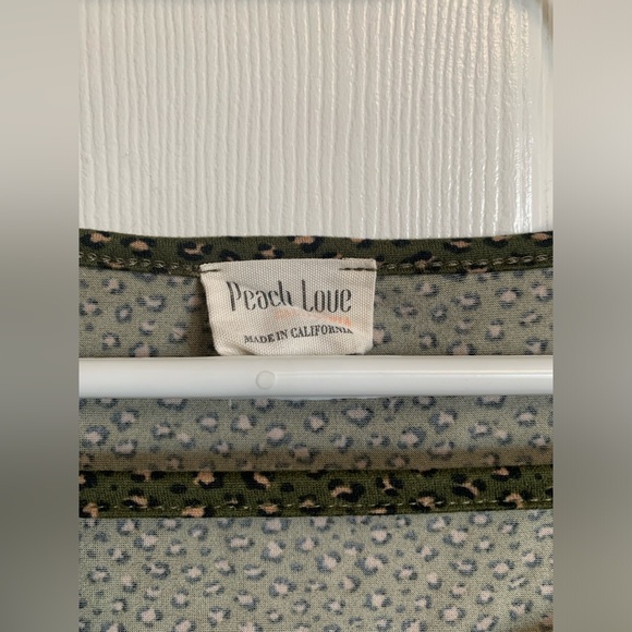 🎀3/$35 Long sleeve bodysuit🎀 - Picture 3 of 5